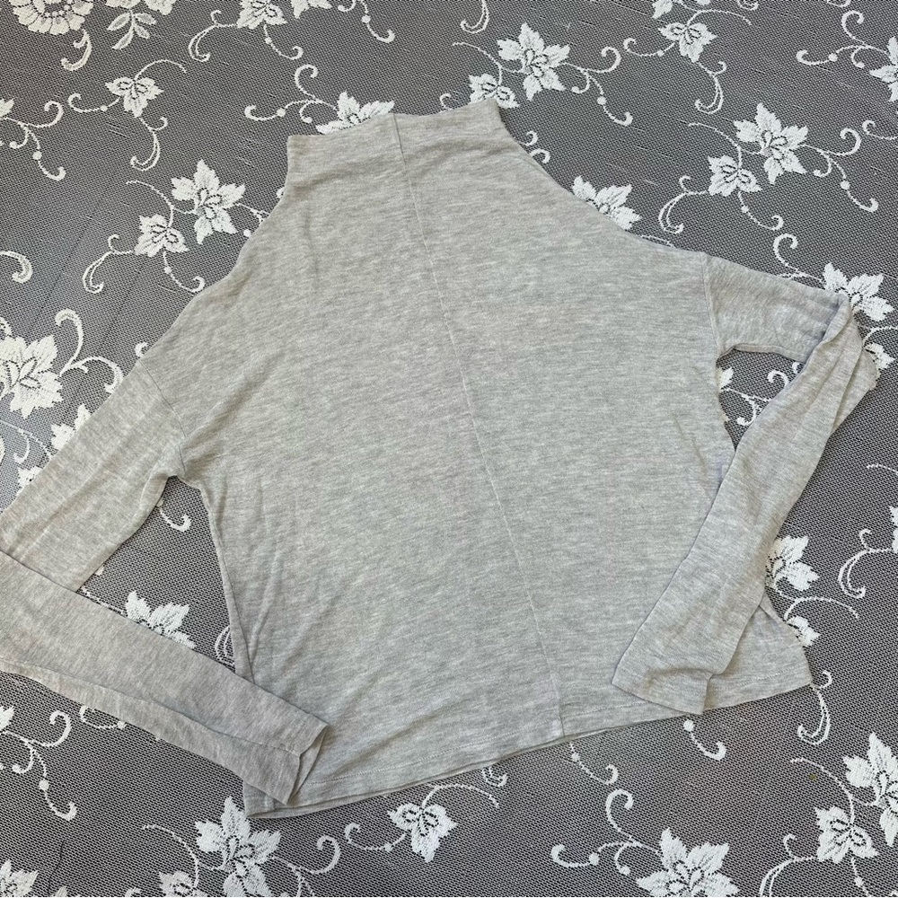 Aritzia Wilfred Cyprie Sweater in Light Grey
Sz XXS